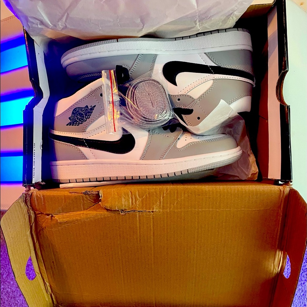 Jordan 1’s mid, smoke gray in color